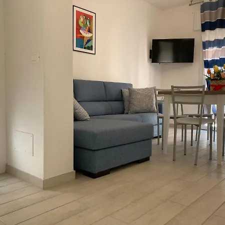 New And Bright Close To The Apartment *