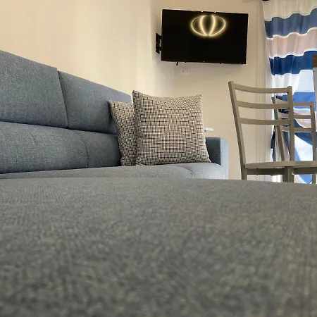 Apartment New And Bright Close To The *
